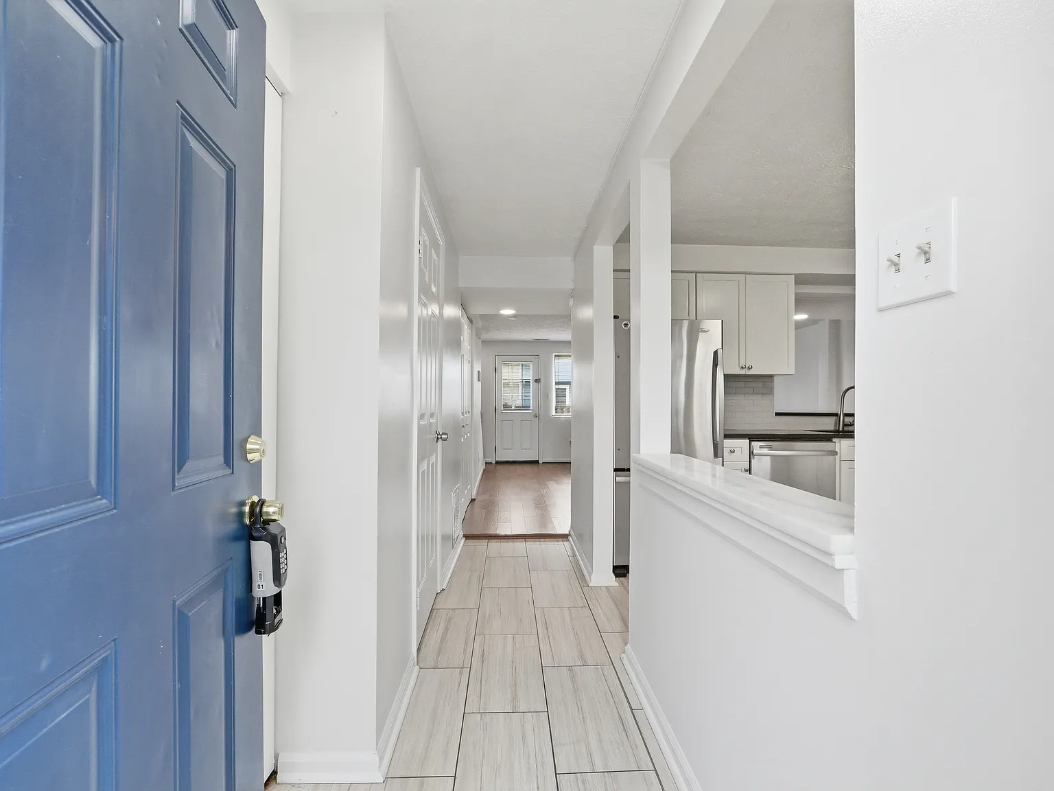 3 bed, 2.5 bath, 1241 sqft, $2,900 — Photo 2
