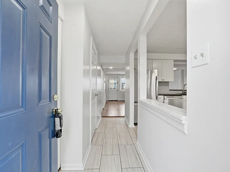 7 Leatherwood Ct — Photo 2
