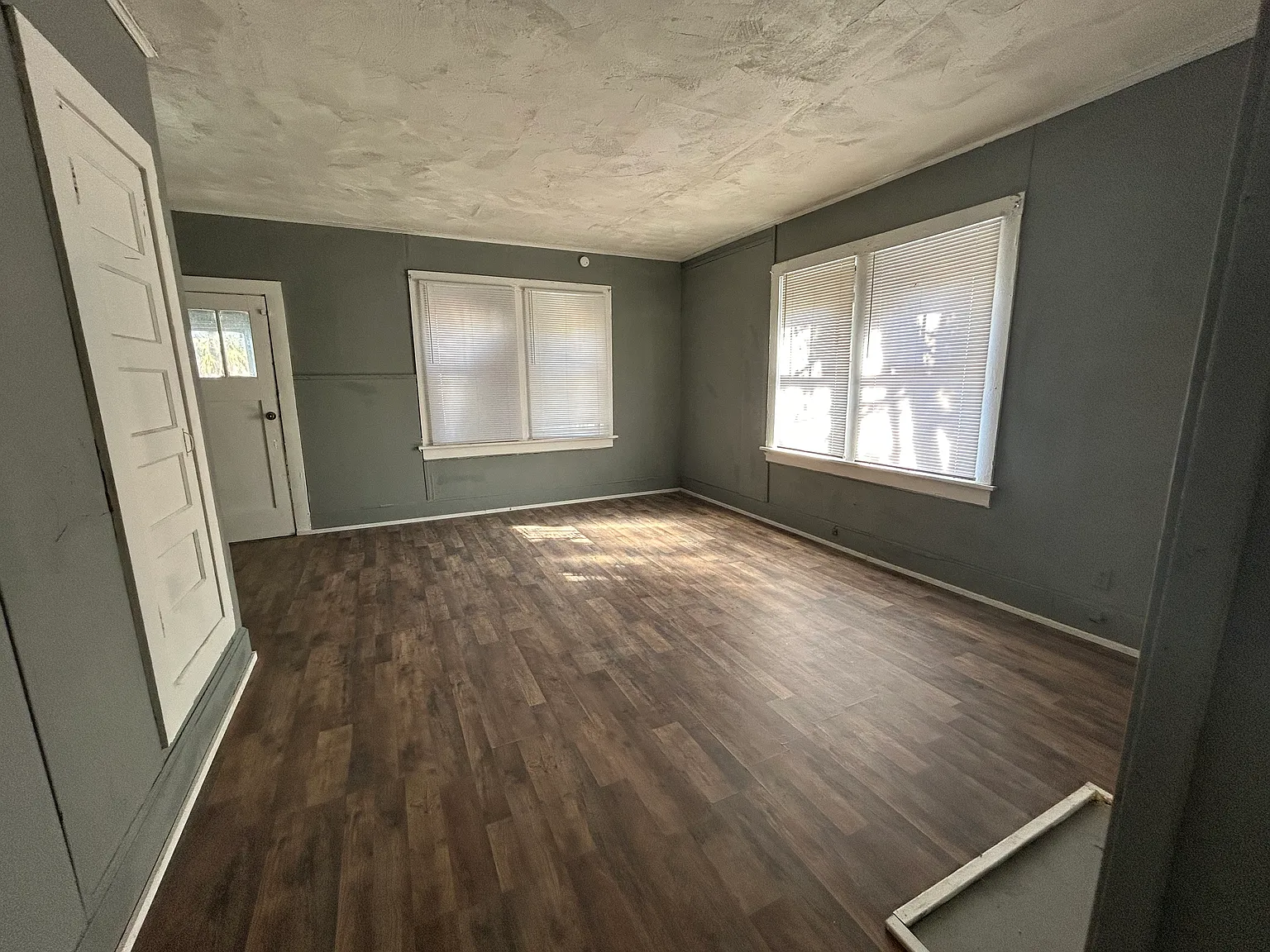 2 bed, 910 sqft, $700 — Photo 4