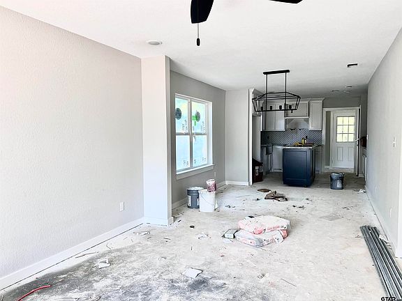 2nd image of 1401 N Palace Ave