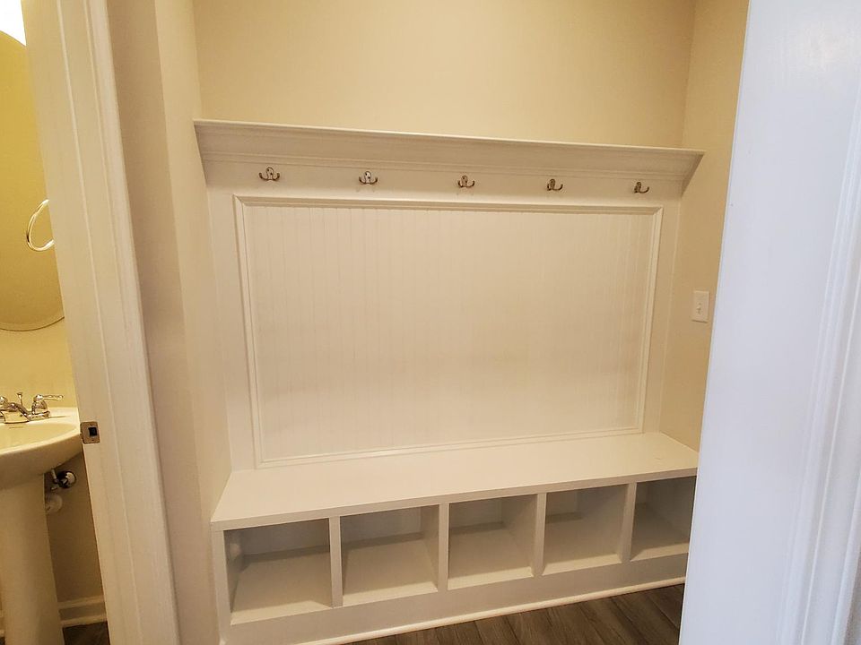 1st image of 122 Gosford Ln