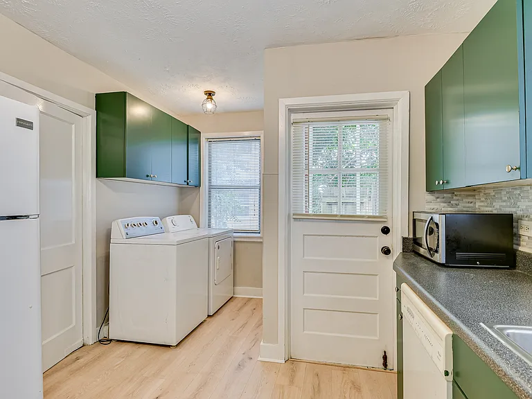 2066 Greene St — Photo 13