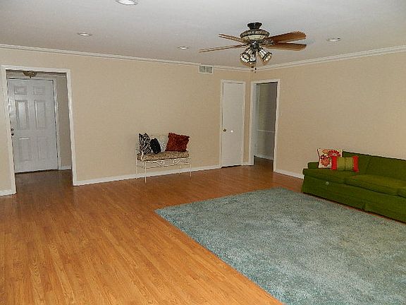 3rd image of 108 Briarwood St