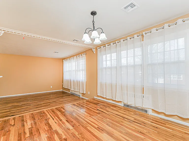 74 Caswell Ave — Photo 10
