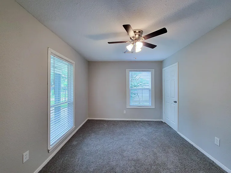 5606 Willow Glen Dr — Photo 23