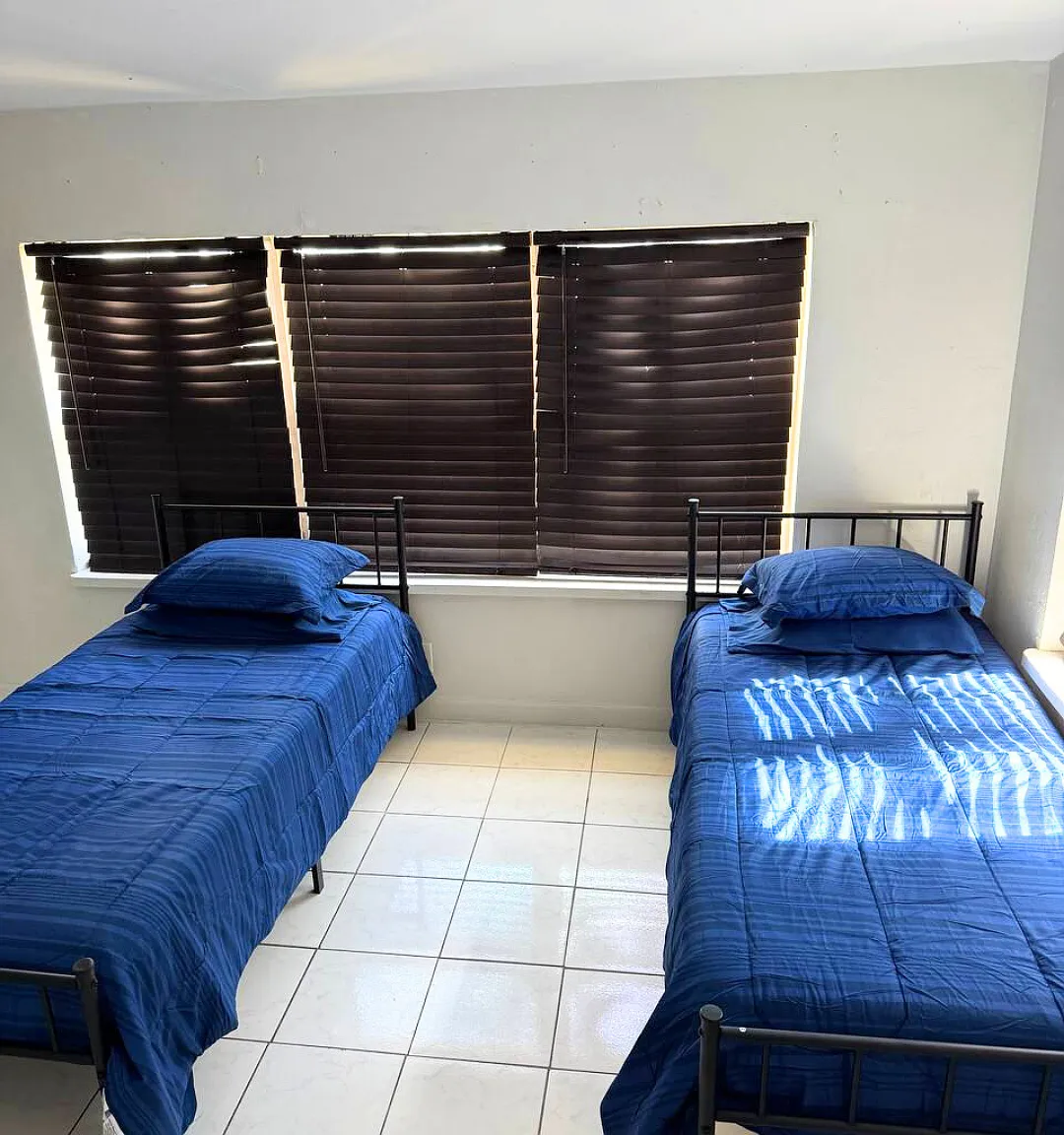 4 bed, 2000 sqft, $850 — Photo 1