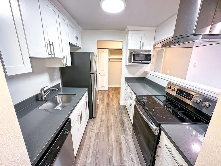 9100 Roosevelt Apartments — Photo 31