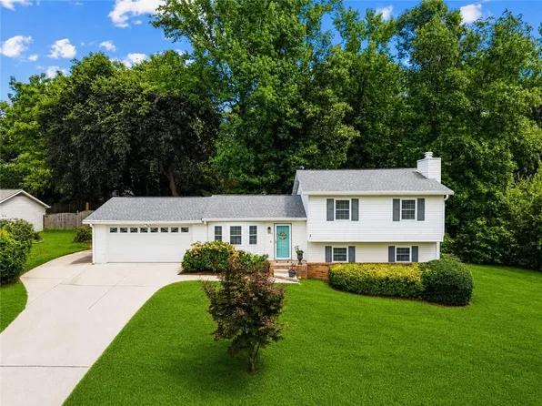3266 Alcazar Dr SW, Lilburn, GA 30047