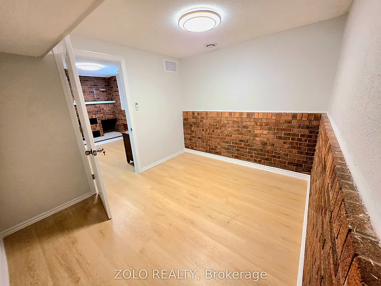 4233 Greybrook Cres — Photo 6