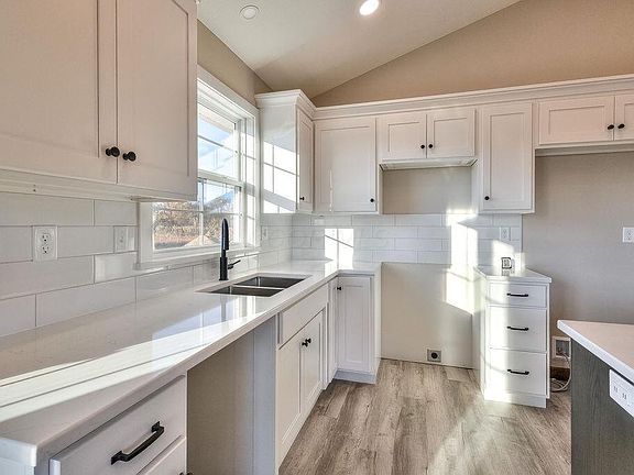 2nd image of 559 Cannondale Ave