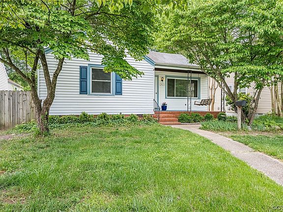 3rd image of 2923 Dellrose Ave
