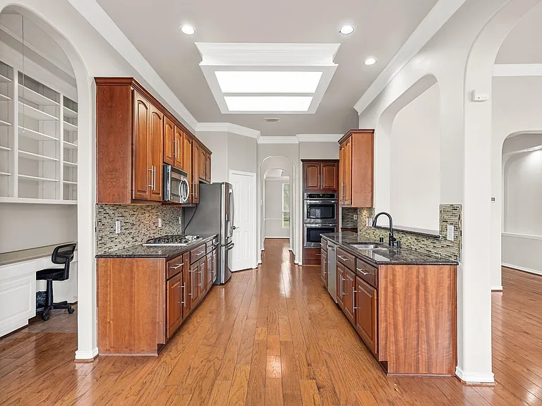 6118 Berwick Ln — Photo 12