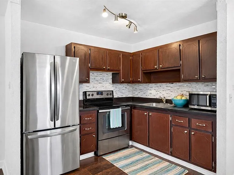 1801 Bedford Ln #27 — Photo 3