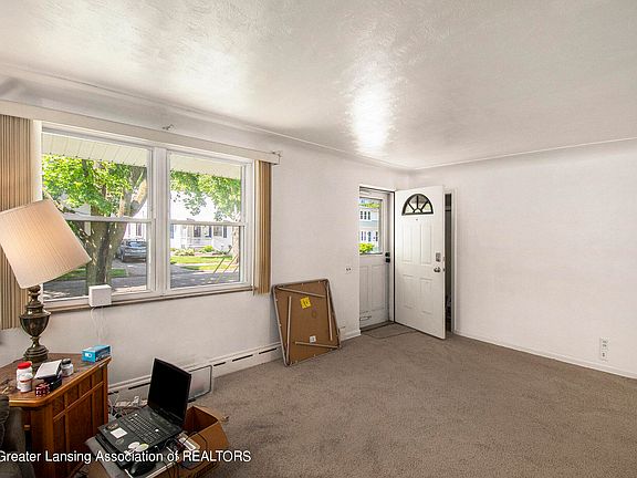 4th image of 2627 Maplewood Ave