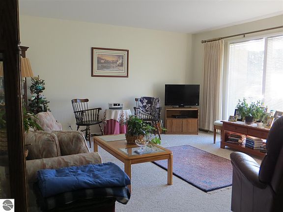 4th image of 1146 Bay Dr