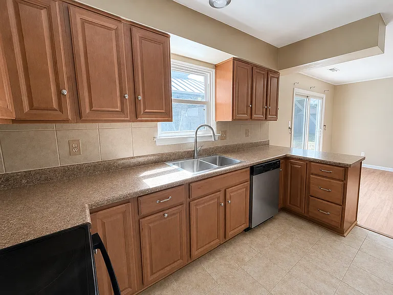 5533 Society Ct — Photo 6