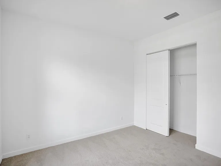 19411 Broad Shore Walk — Photo 25