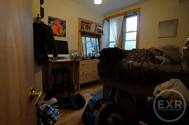 Rented by EXR | media 64