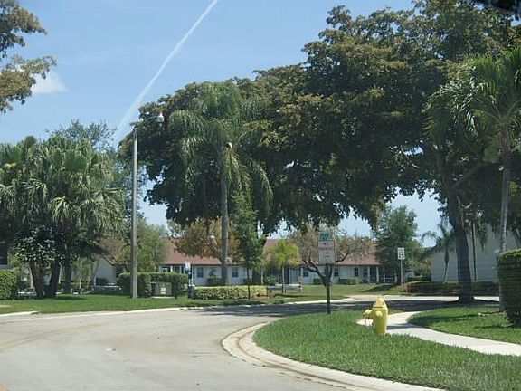 4th image of 9207 NW 61st St