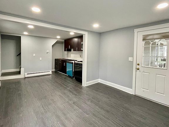 4th image of 202 Claremont Ave #202