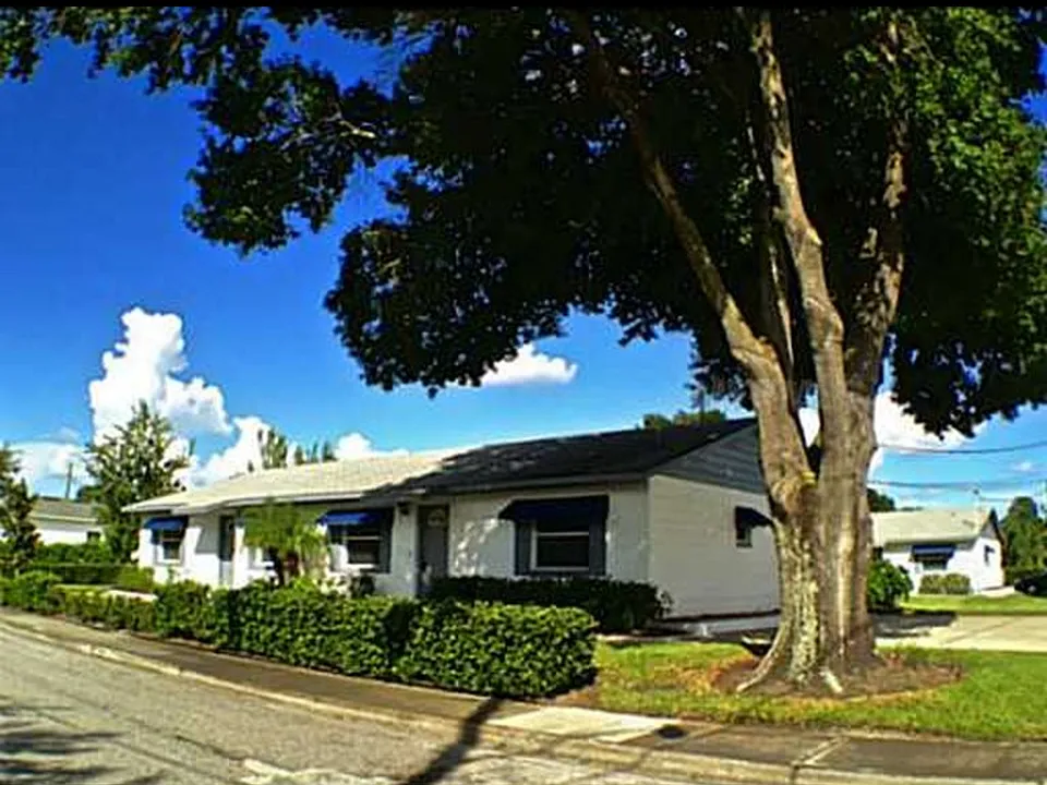 915 W Magnolia St #915