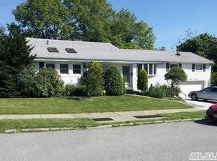 26016 69th Ave, Floral Park, NY 11004