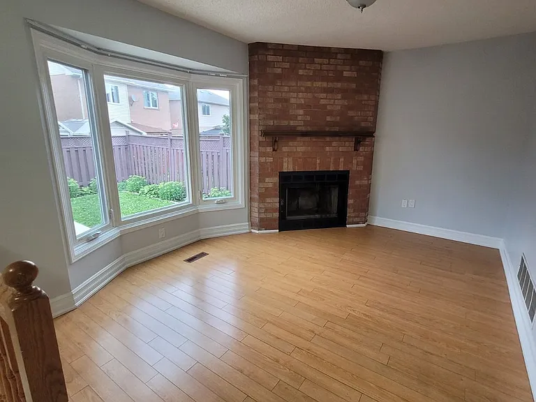 27 Letty Ave — Photo 2