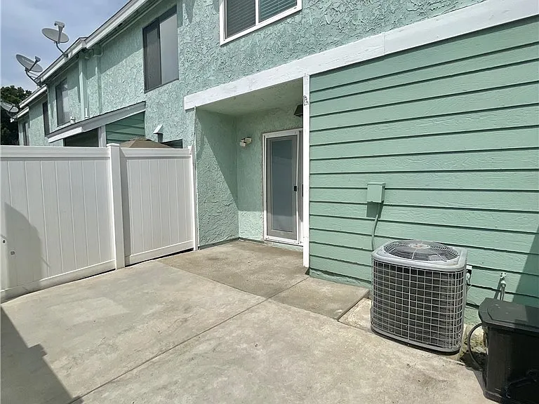 5640 Riverside Dr #110 — Photo 18