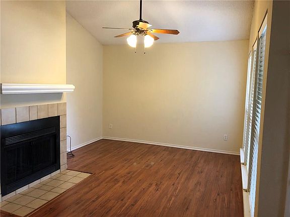 4th image of 1459 Meadowood Village Dr
