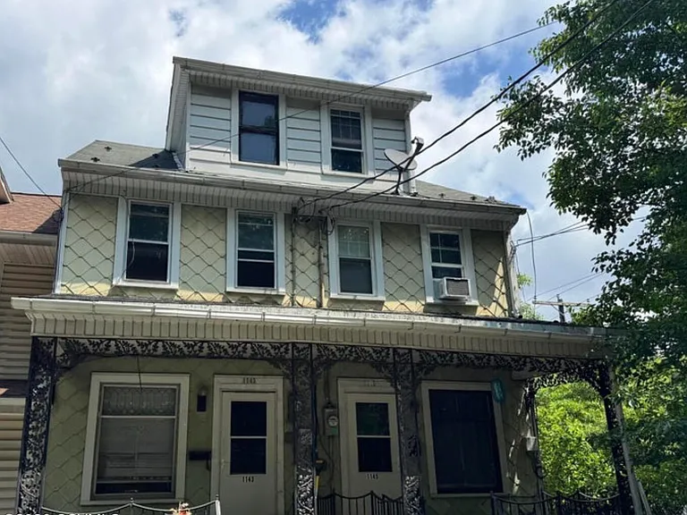 1145 E Webster St — Photo 1