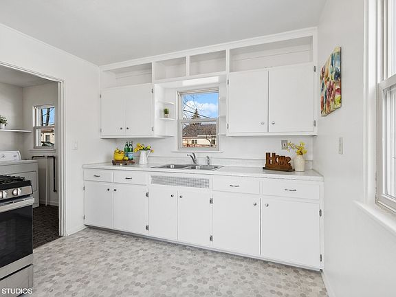 5th image of 2618 Theresa Ave