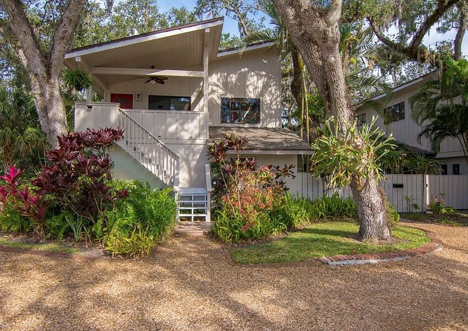 1st image of 650 Royal Palm Blvd APT 2