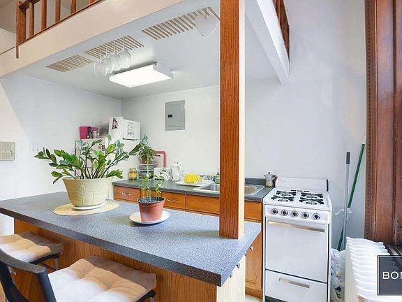 4th image of 5 W 75th St APT 3C