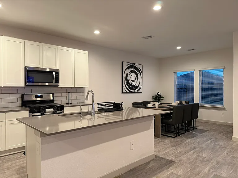 1815 Rolling Hill Ln — Photo 12