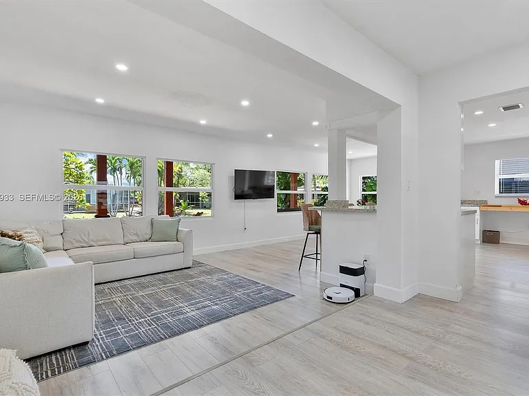 3430 NW 21st Ave — Photo 8