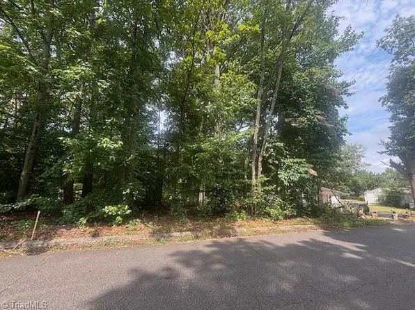 4946 Wilkes Dr, Winston Salem, NC 27106