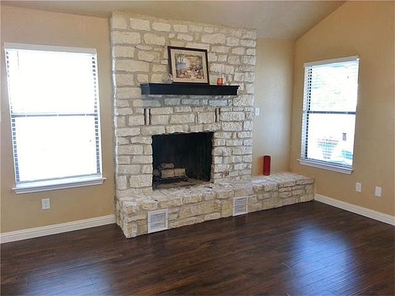 3rd image of 1598 Shotwell Ln