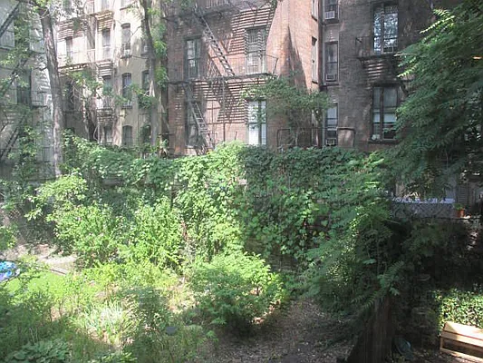 Rented by Metropolis Real Estate of Manhattan | media 11