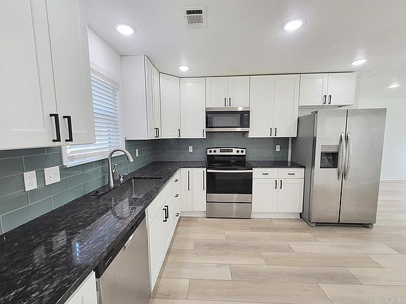 4th image of 3717 Oak Leaf Cir