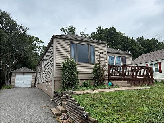 2nd image of 4314 NE 38th St