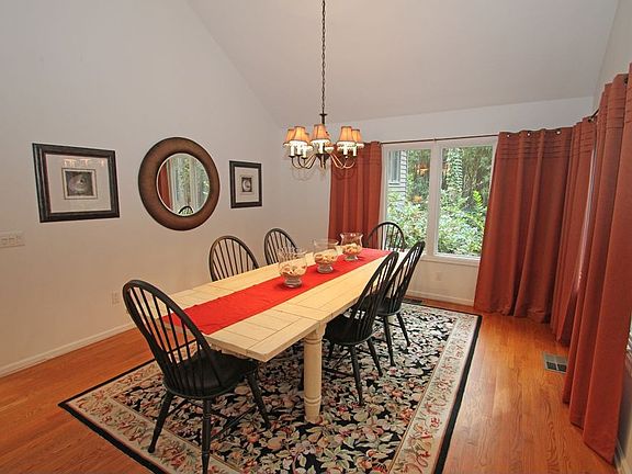 3rd image of 44 Governors Ln