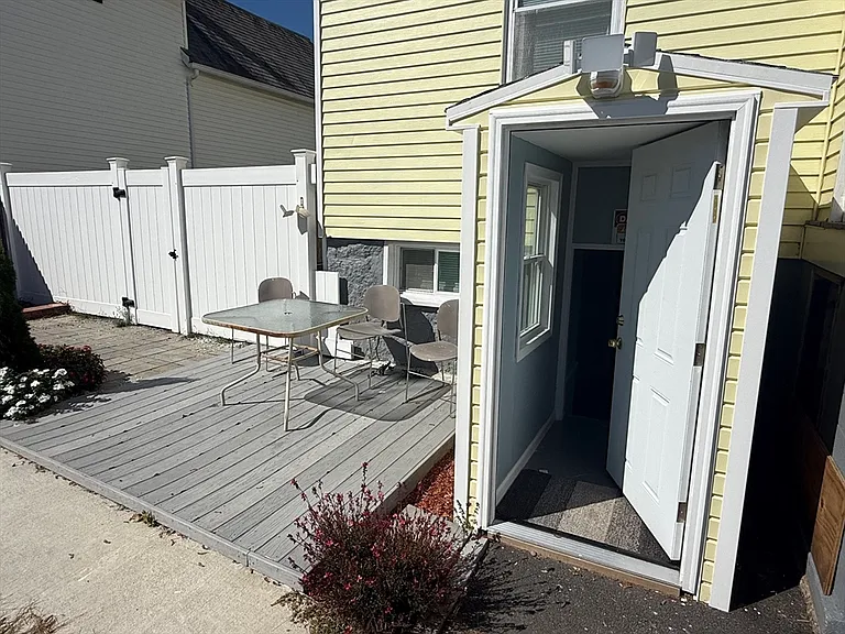 28 Albertina St #B — Photo 1