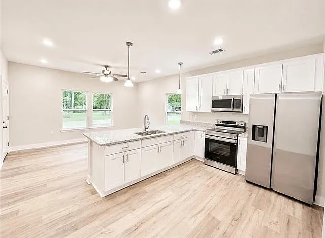 2 bed, 1.0 bath, 888 sqft, $1,200 — Photo 2