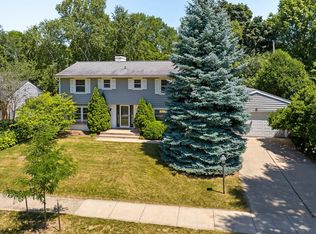 101 Carillon Dr, Madison, WI 53705