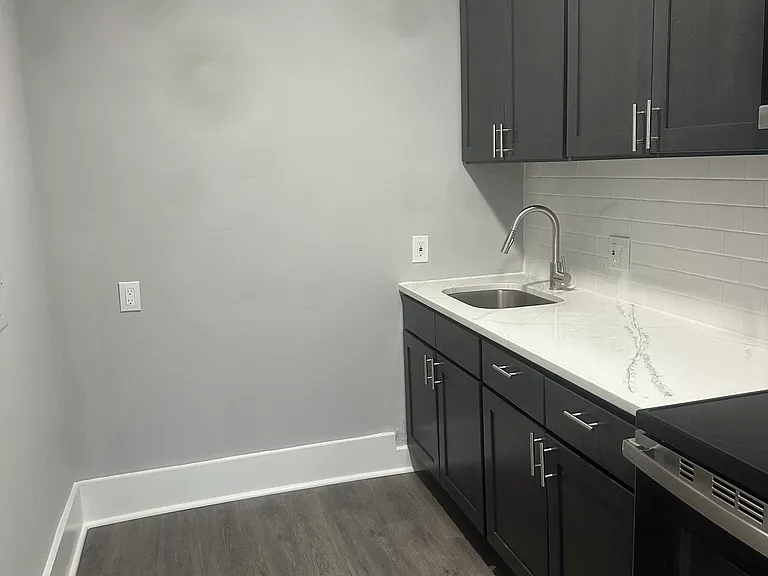 215-18 W Walnut Ln #C401 — Photo 6