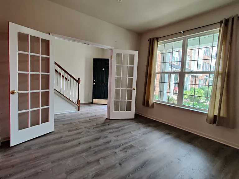 1335 Parish Ave — Photo 4