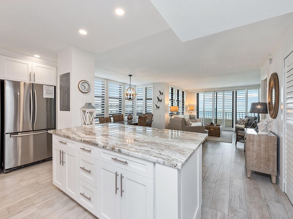 1st image of 440 Seaview Ct APT 1906