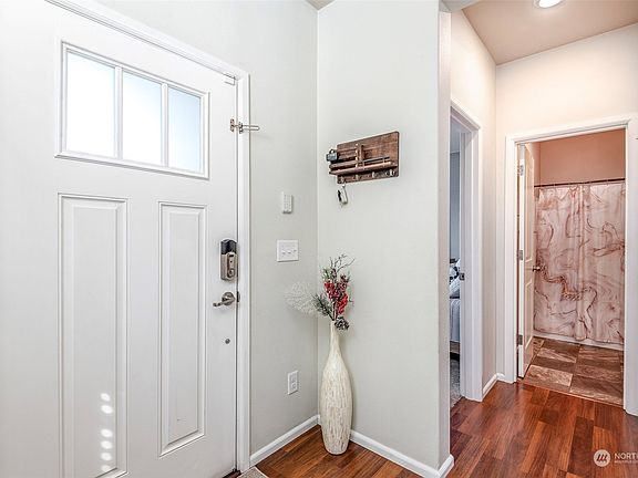 3rd image of 3452 Hera Street NE
