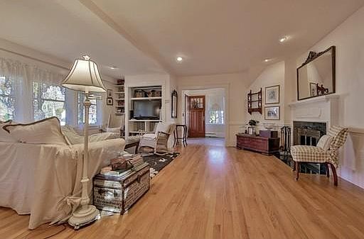 5th image of 7 Hartford St