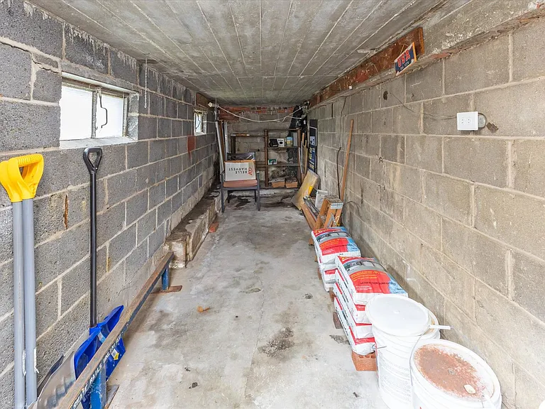 547 W Main St — Photo 22